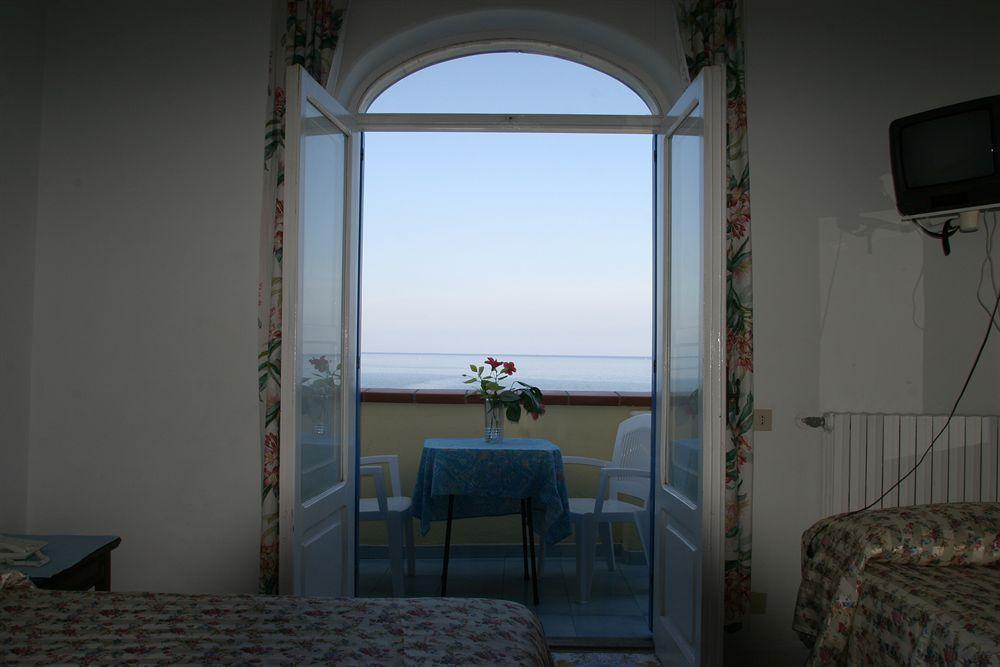 Hotel Terme Marina Lacco Ameno  Exterior photo