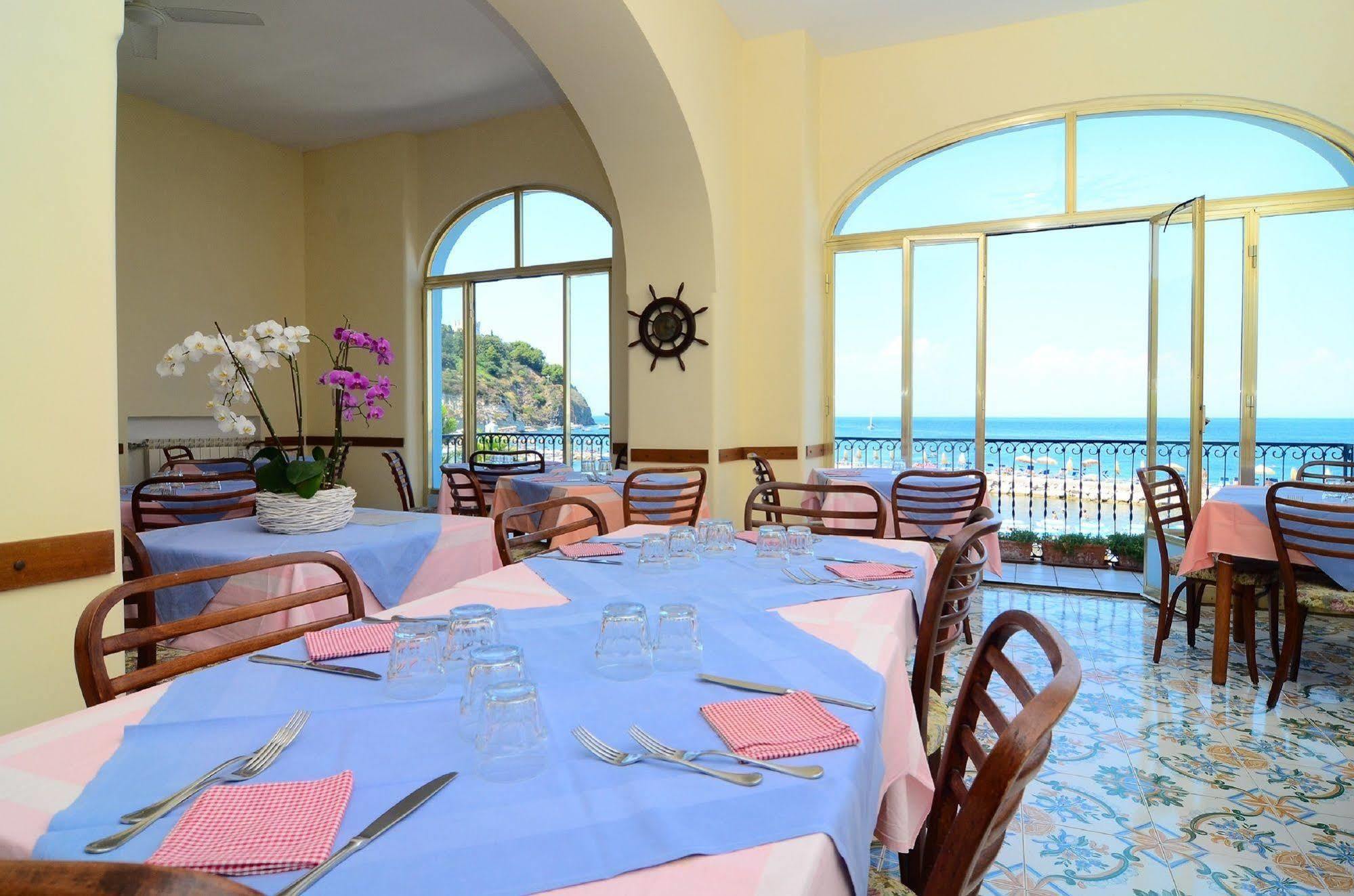 Hotel Terme Marina Lacco Ameno  Exterior photo